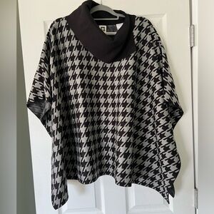Stylish Black and Gray Houndstooth Women's Poncho
